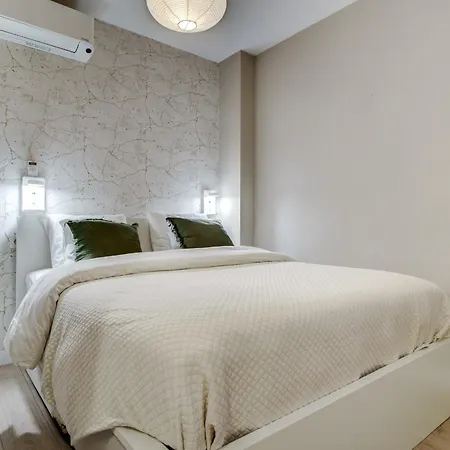 Gros Heaven -prime Location Apartament